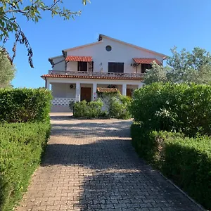 Aparthotel Conti, Lacona
